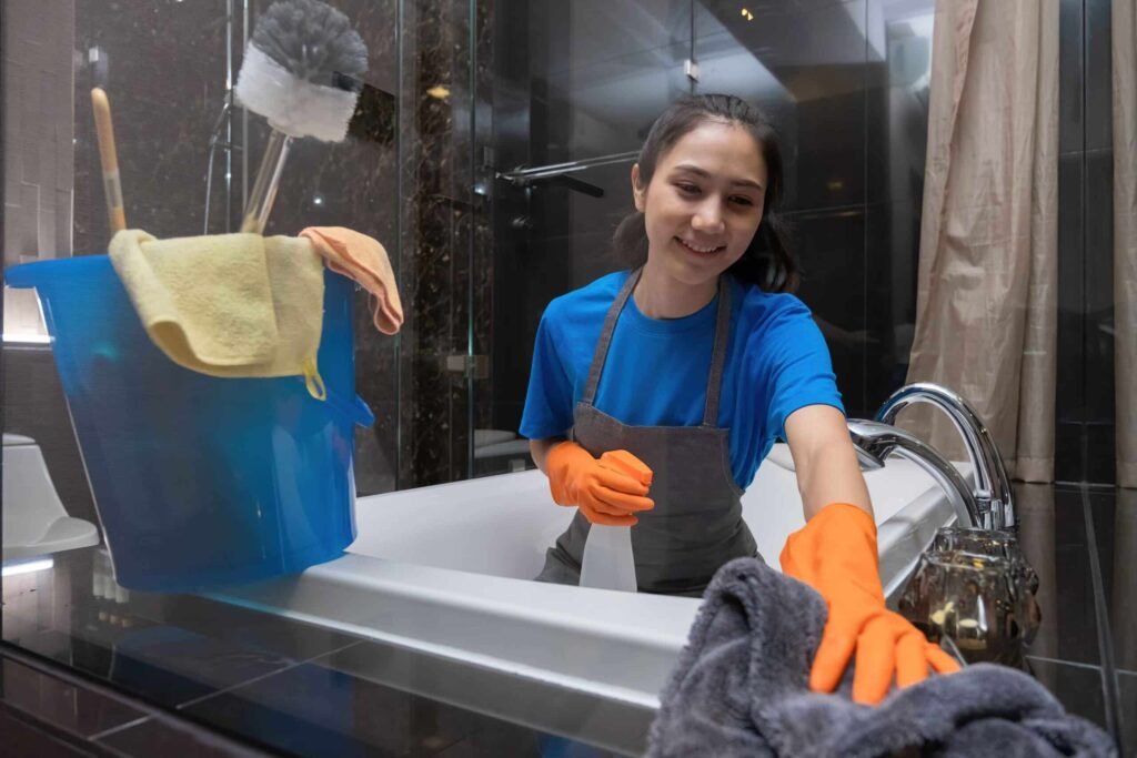 5 Ways a Clean Office Boosts Productivity & Health